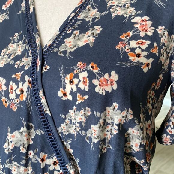 Sienna Sky Blue Foral Wrap Around V Neck Top Short Sleeves XS - Picture 12 of 12